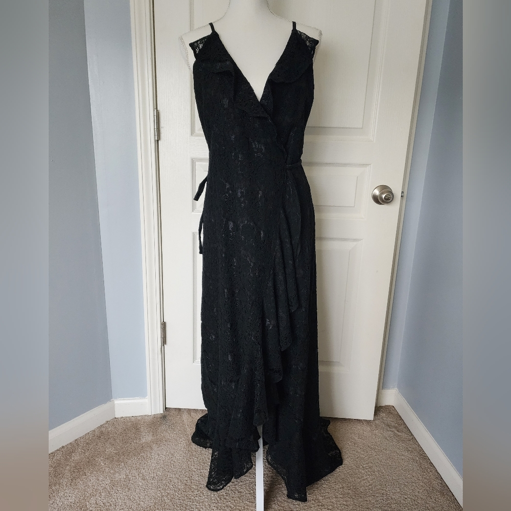 NWT- YUMI KIM WRAP MEADOW MAXI BLACK LACE DRESS, SIZE MEDIUM